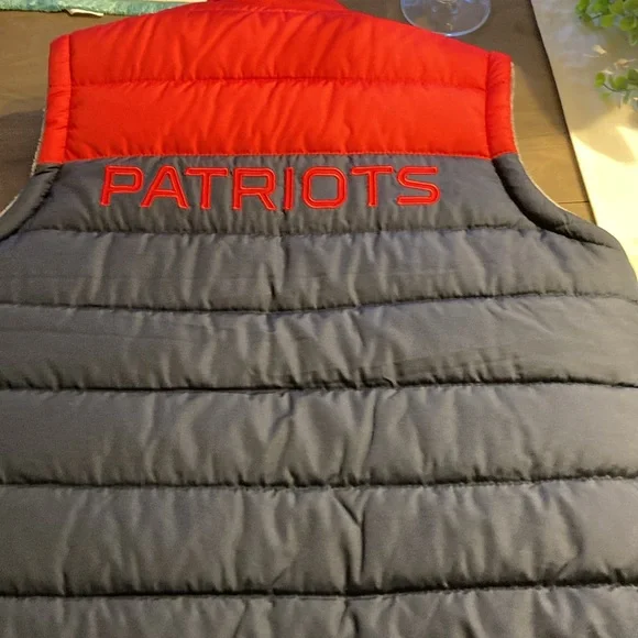 Women’s large patriots NFL apparel reversible winter vest - Picture 3 of 5